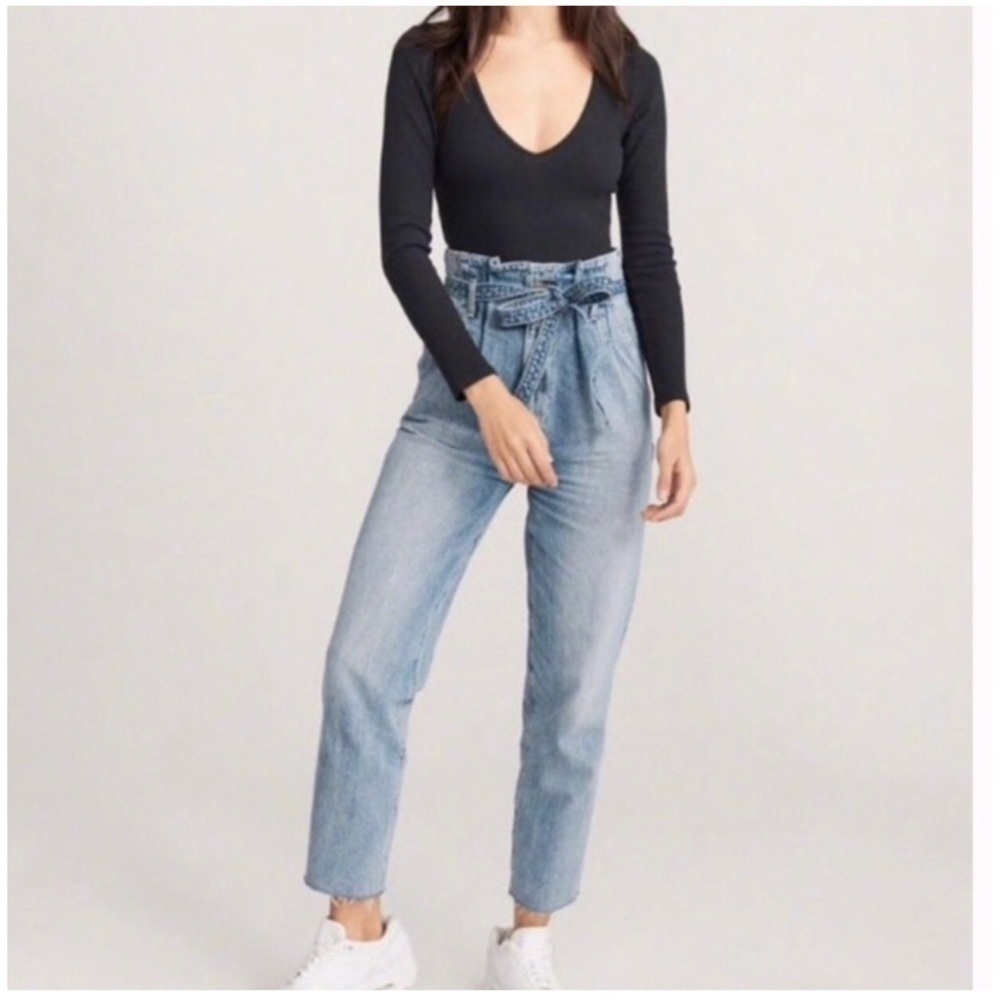 ABERCROMBIE & FITCH Paperbag High Rise Mom Jeans Size 29